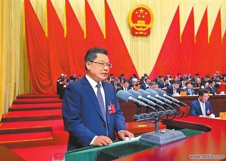 任振鹤作政府劳动论说。